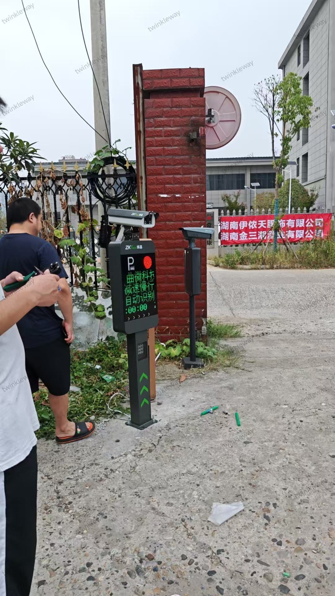 曲微科技环保门禁及视频监控系统调试工作有序开展