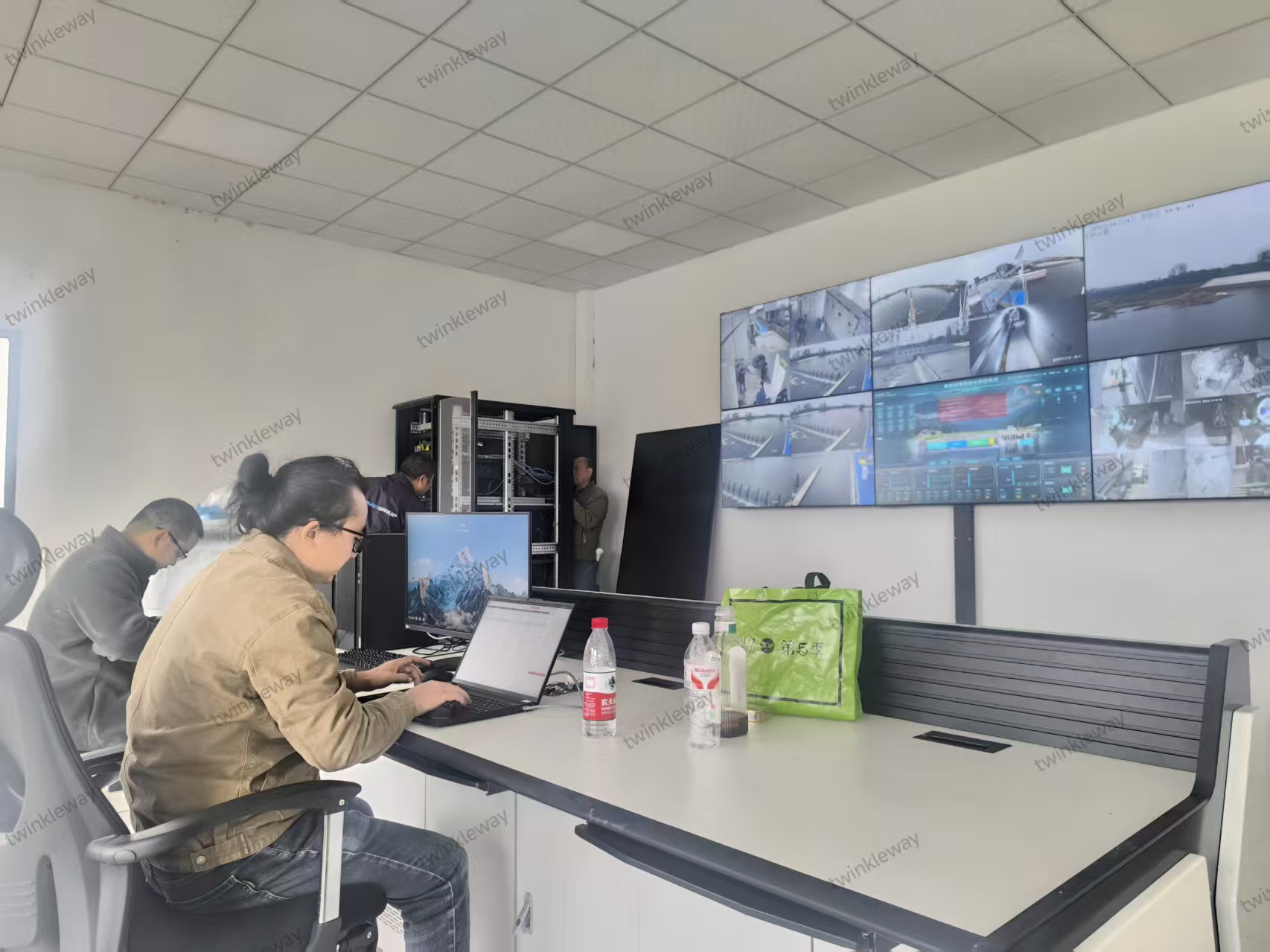 临澧清水水闸信息化建设项目关键节点突破：服务器安装与大屏调试圆满完成